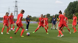 Vrouwenvoetbal steeds professioneler, 'maar we zijn er nog lang niet'
