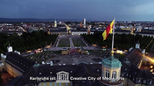 Karlsruhe darf sich - als erste und einzige Stadt in Deutschland - offiziell "UNESCO City of Media Arts" nennen und ist damit Teil des weltweiten Creative Cities Networks! Wir finden, wir können wirklich stolz auf unsere Medienkunst-Stadt sein 😊 Infos: www.cityofmediaarts.de Video: ZKM - Zentrum für Kunst und Medien Karlsruhe | Karlsruhe – unsere Stadt