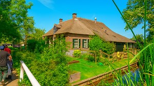 Giethoorn Travel Guide – Charming Dutch Canals & Thatched Houses (4K)