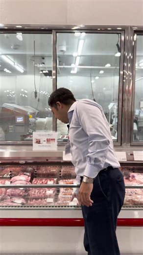 Costco_Japan / コストコ ジャパン on Instagram: "＼📢コストコバイヤーにインタビュー👀！／ コストコで販売されている商品のこだわりやおすすめ商品を、バイヤーに直撃インタビューしました👏✨ 今回はミートバイヤーのKatsuさんに、こだわりの「ラム」についてこだわりポイントを聞きました😉 バイヤーならではの視点で、商品の魅力をたっぷりご紹介します✨ コメントでおすすめのラム肉の食べ方を教えてください😋 #costco #コストコ #コストコバイヤーインタビュー #コストコおすすめ商品"