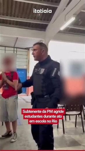 SUBTENENTE DA PM AGRIDE ESTUDANTES DURANTE ATO EM ESCOLA NO RIO; VEJA