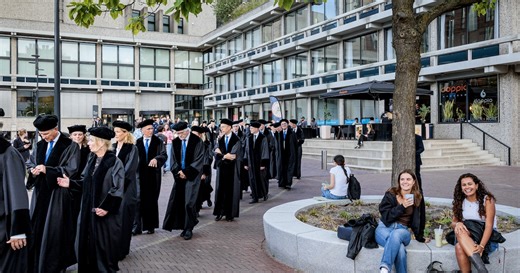 Studentenborrel op VU-campus escaleert na nazilied, student (20) zwaar mishandeld
