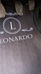 👸 Perfetto per la principessa del sedile del passeggero. 🏃‍➡️ Hai dei bambini? Adorano vedere il loro nome sui tappetini. ✨ Personalizzati per te: ogni tappetino è realizzato con le tue iniziali e il tuo nome. 🥳 https://napit.it/shop/crm/crm-all/crmb-wh-na-na-01-tx-tx-na-01/ | Napit