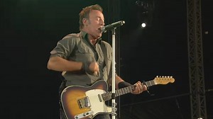 Bruce Springsteen Covers ‘London Calling’ In London: Pro-Shot Video