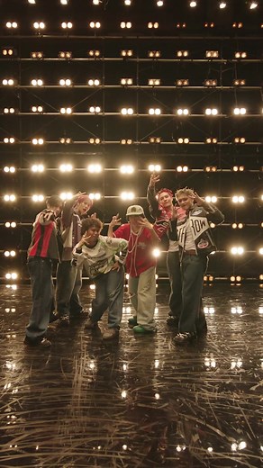 Majestic Wolf Howl Harmony | Frozen Butterfly