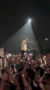 Akshay Kumar and Tiger Shroff at #VishalMishra's concert in Mumbai. #BadeMiyanChoteMiyan on 10 April. #akshaykumar #tigershroff #reelsvideoシ #reelsfypシ2023 #reelsviralfb #reelsfb #reelsinstagram #reelitfeelit #reeloftheday #bollywood | Puneri Akkians