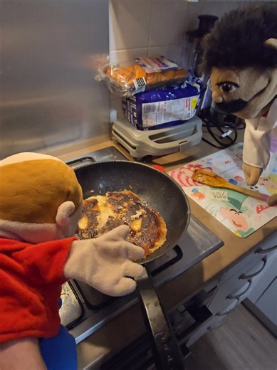 Marvin the Chef Prepares Pancakes!