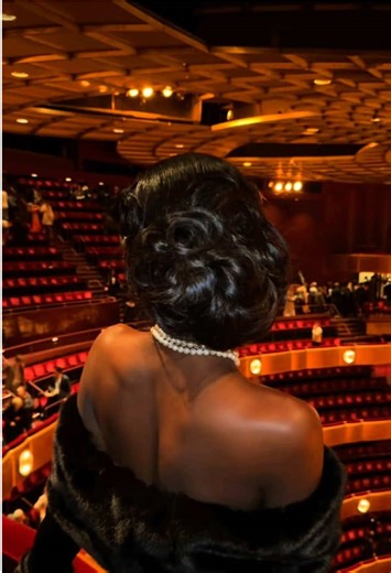 I’ve been attending the ballet, live plays, orchestra concerts, operas and musicals my entire life. I’ve never seen the theatre empty or be something that “no one cares about”. #ballet #theatrekid #timotheechalamet #creatorsearchinsights