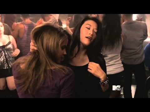 Teen Wolf 4x01 Malia & Kira (dance scene)