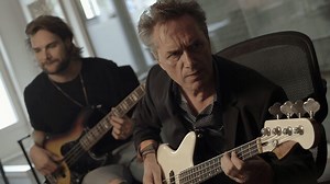 Henny Vrienten en zoon in documentaire Basmannen