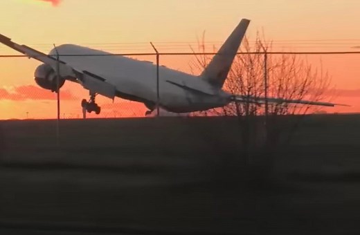 #TheMoment a plane nearly crash-landed in Toronto