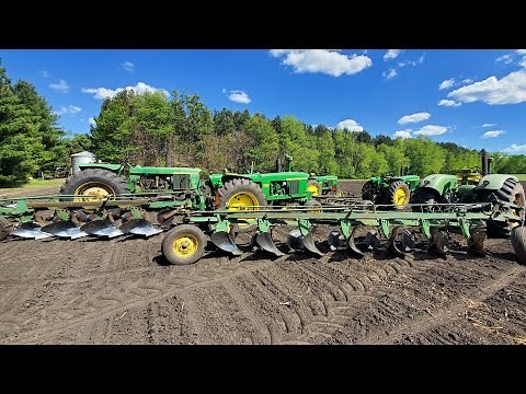 Plowing with John Deere tractors 720, 3010, 4020 and 5020!