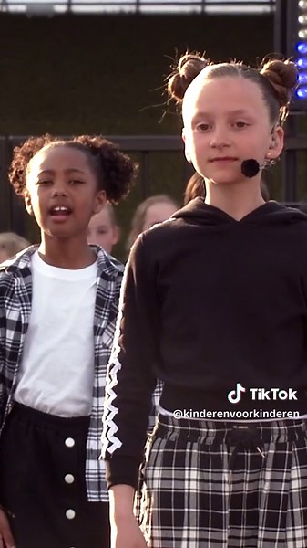 Vandaag zongen we Twee minuten stilte live bij de Nationale Kinderherdenking 🫶🤍 #kinderenvoorkinderen
