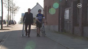 De wielerbond UCI heeft besloten renners te beboeten die hun bidon weggooien. Een mooie poging om de wereld te redden, maar als je het ons vraagt, mogen ze gerust wat verder gaan. | De Ideale Wereld