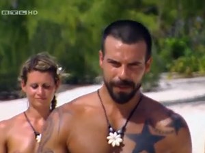 Adam et Eve : une serveuse française dans la version non censurée en Allemagne [Photos]