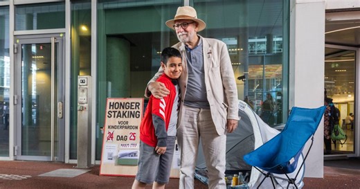 Arts waarschuwt voor ‘risicofase’, dus stopt Eduard (79) na dertig dagen met hongerstaking in Den Haag