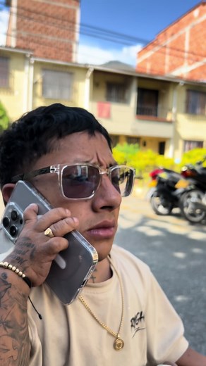 Pequeño Kalvin: Risas y Aventuras en la Fiesta