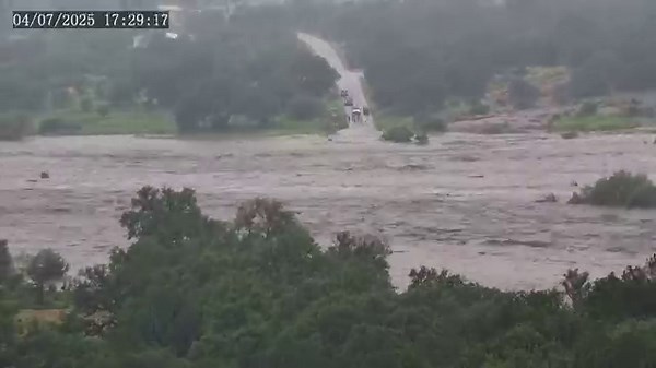 Time-lapse video shows floodwaters rising rapidly in Texas