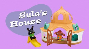 It’s playtime at Sula’s house! We think this playset from our friends at Fisher-Price is just beautiful. If you take a peek inside, you’ll see gorgeous details from the show, like Sula’s sparkle magic dresser and Bing and Sula’s painty rainybow mural. Just like the Bingsters in our video, your little one can join in the fun as Bing and Sula take turns on the slide and play hide and seek. Uh-oh! It looks like Bing was too busy playing and has missed the toilet train! But it's no big thing - press