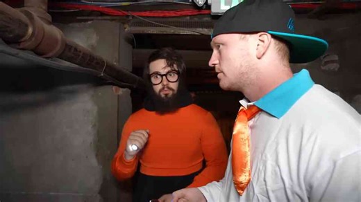 Sneaking into Worlds Biggest Haunted HOUSE!