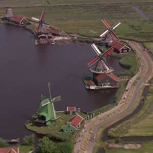 Zaanse Schans is a paradise of Dutch windmills where you can step back in time and explore the Netherlands' amazing history. Have you been yet? | I amsterdam