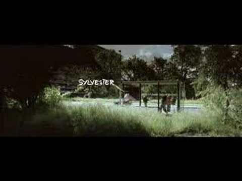 Lange Frans & Baas B - Zinloos (2004) (Official Music Video)