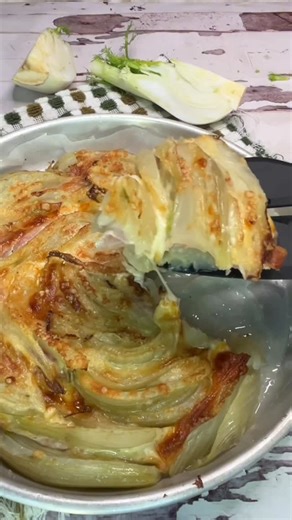 Barbara Borgna Sanremo on Instagram: "💥 PARMIGIANA BIANCA DI FINOCCHI IN FRIGGITRICE AD ARIA 💥 La mia ricetta di capodanno che ha spaccato ! Ora me le chiedono sempre tutti 😅 📎Ricetta ⬇️ - 4 finocchi tagliati a spicchi e sbollentati - 3 fette di prosciutto cotto - 120 gr di scamorza a fette - 30 gr di parmigiano grattugiato - qb olio extravergine d’oliva - qb sale fino Cuoci nella fantastica friggitrice ad aria @cosori.it Turbo Blaze a 190 gradi per 12 minuti o fino a doratura Challenge di C