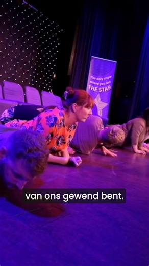 Uit het niets voel je je een paar graden warmer. Het zweet breekt je uit, je loopt rood aan. Als je in de overgang zit zul je ’t herkennen. Maar jezelf in hypnose wijsmaken dat je op een koelere plek bent kan helpen, toonden wetenschappers aan. #wetenschap #overgang #opvliegers | NTR Wetenschap