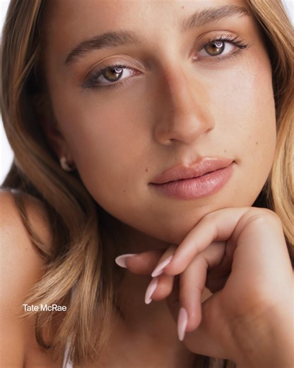 Get America’s #1 wipe and gently remove up to 99% of makeup. | Neutrogena