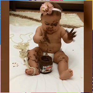 This baby is a born entertainer 😍😍 Soo Adorable ❤ | MetDaan Creative