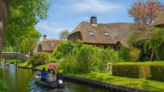 Giethoorn Canal Village Walk in the Netherlands (4K)