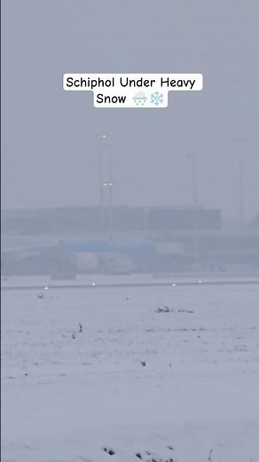 Heavy Snow At Amsterdam Airport #schiphol #heavysnow #planespotting