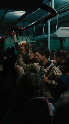 Verzorgingsarmoede maakt je wereld steeds kleiner. Daarom komt Kruidvat in actie. Koop nu een deelnemende actie en wij doneren een extra product aan een gezin in armoede. | Kruidvat NL