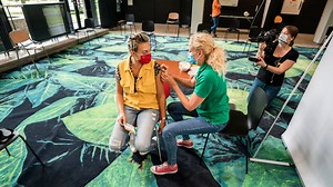 Hoelang werken de coronavaccins? Dit weten we nu