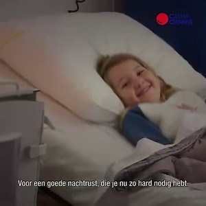 Deze winter spelen de CliniClowns ook ‘s avonds in het ziekenhuis. Voor een goede nachtrust, die zieke kinderen zo hard nodig hebben. Ontdek wat een bedtijdbezoek voor deze kinderen betekent: bit.ly/3q5a2RG | CliniClowns