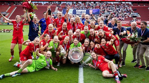 Twentevrouwen voor tiende keer kampioen na bloedstollende titelstrijd met PSV