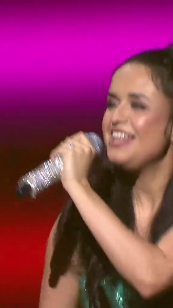 Oya Lélé krijgt zelfs Jelle aan het dansen. 🪩