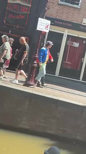 Flodders zojuist gespot bij de Wallen! | De echte Flodder fans