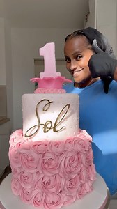 𝗙𝗼𝗼𝗱 | 𝗟𝗶𝗳𝗲𝘀𝘁𝘆𝗹𝗲 | 𝗖𝗿𝗲𝗮𝘁𝗶𝘃𝗶𝘁𝘆 | Ich habe heute eine zweistöckige Babytorte dekoriert 💗 ist mir relativ schwer gefallen aber das Ergebnis fand ich dann doch ganz cool.... | Instagram