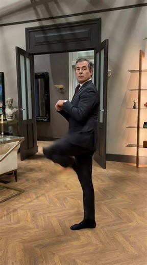 Ludo laat zich niet pakken door tongbrekers 👅 #LudoSanders #GTST #KlingAI #Tongbreker #ai keywords: liesje leerde lotje lopen langs de lange lindelaan Nederlandse uitspraak ai hakken edit gtst klassieke kinderversjes rap tempo spraaktraining lipsync AI remix hardstyle hakken Meerdijk soap character edit viral Dutch meme