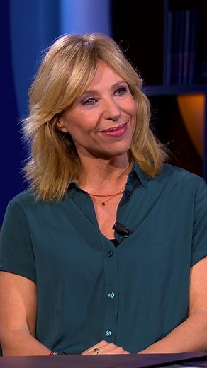 De Avondshow met Arjen Lubach on Instagram: "Claudia de Breij vertelt over haar nieuwe show. En over nieuwe huisdieren. Kijk het hele interview terug op YouTube"