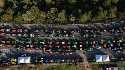 En Grèce aussi, les agriculteurs protestent: ils entament leur 6ème semaine de blocage pour réclamer le versement des aides européennes