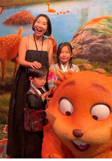 Discover Hoppers: Queen Labubu vs. Robotic Beaver