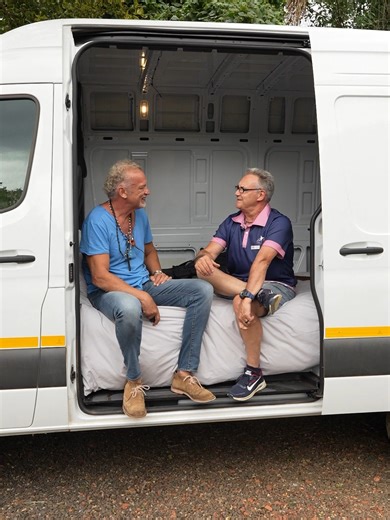 🎤✨ 50 jaar van musiek en herinneringe! Ons gesels met Dozi oor watter show sy as die grootste in haar loopbaan beskou. 🔑🎶 Ontdek watter vertoning hy as die hoogtepunt van sy loopbaan beskou! 🎤💫 Kontak ons gerus: 072 108 3360 #Dozi #MusiekLegende #50jaarr #AfrikaanseMusiek