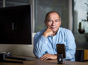 Maurice de Hond presenteert nieuwste peiling: coalitie vormen wordt steeds moeilijker