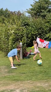 🌞Vakantie op Strandcamping Groede: buitenspelen, samen zijn en natuurlijk op loopafstand naar het strand! Er zijn verschillende huur- en kampeermogelijkheden. Je bent van harte welkom!🌿⛺️ Boeken kan via onze website www.strandcampinggroede.nl #zomer #camping #kamperen #strand #spelen #kinderen #familie #nederland #zeeland #zeeuwsvlaanderen #groede | Strandcamping Groede