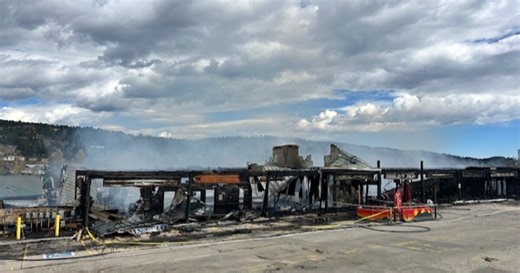 Nederland business owners devastated by early morning shopping center fire