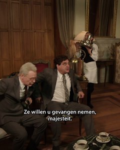 Wilhelmina moet naar Engeland in de Tweede Wereldoorlog, voor de veiligheid. Maar zelf heeft ze toch echt een andere mening... 4 en 5 mei komen eraan. Op die dagen herdenken we de Tweede Wereldoorlog en vieren we dat we vrij zijn. Leer meer over de Tweede Wereldoorlog op onze themapagina: Voor po: schooltv.nl/thema/de-tweede-wereldoorlog-po Voor vo: schooltv.nl/thema/de-tweede-wereldoorlog-vo | Schooltv