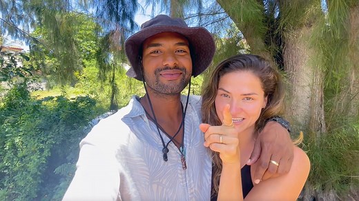 Hallo, Nederland. Hallo, lieve mensen het is eindelijk zover…Ook zo benieuwd naar onze aflevering? 👉 Kijk dan vanavond 21.30 uur NPO 1 . Check it out en veel plezier 👋 | Ik Vertrek