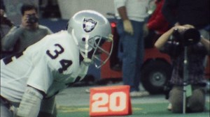 'NFL 100 Greatest' No. 25: Bo Jackson runs through tunnel after 91-yard TD